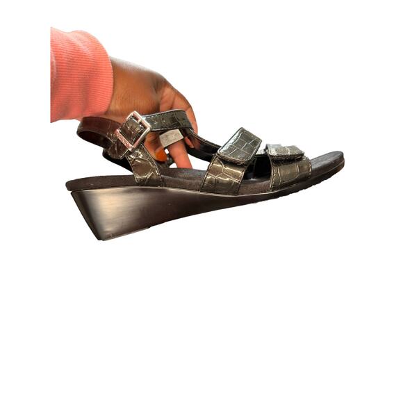 Vionic Black Casual Patent Leather Comfort Glenda Wedge Open Toe Sandals Size 9 - Picture 7 of 8